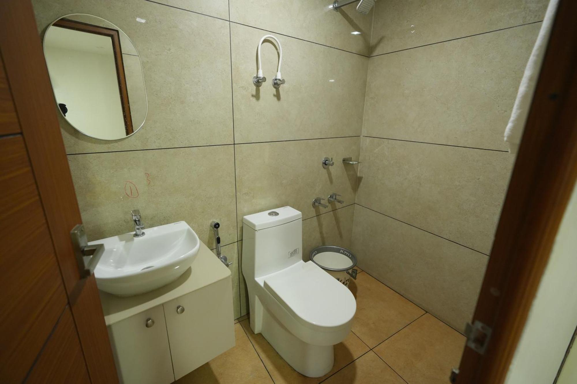 מלון Kochi Amsher Suit Lulu Mall Road מראה חיצוני תמונה